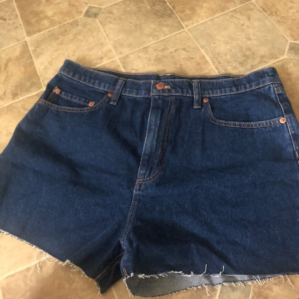 Victoria’s Secret (Pink) shorts